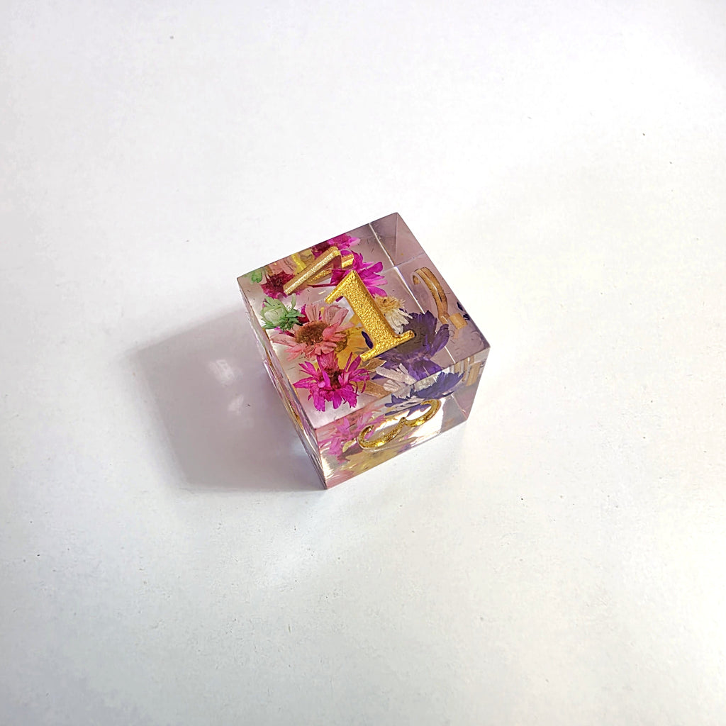 Simple Harmony Sharp Edge Resin Dice Set