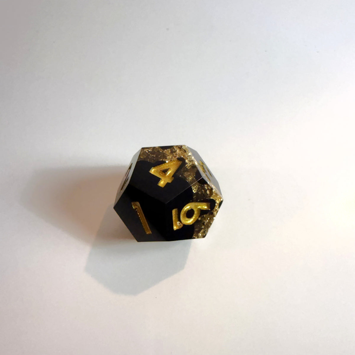 Gold Banded Sharp Edge Resin Dice Set