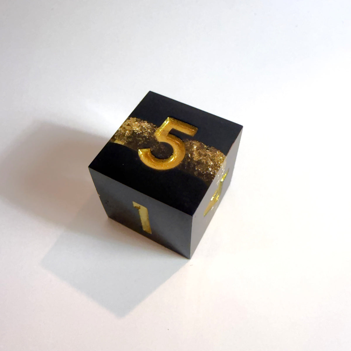 Gold Banded Sharp Edge Resin Dice Set